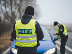 Policie na D3 kontrolovala auta. Hasiči zkoušeli stavbu speciální linky