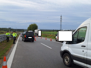 Policie na D3 kontrolovala auta. Hasiči zkoušeli stavbu speciální linky