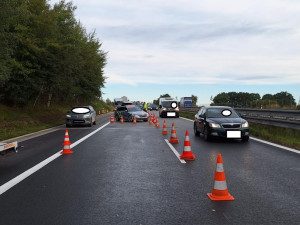 Policie na D3 kontrolovala auta. Hasiči zkoušeli stavbu speciální linky