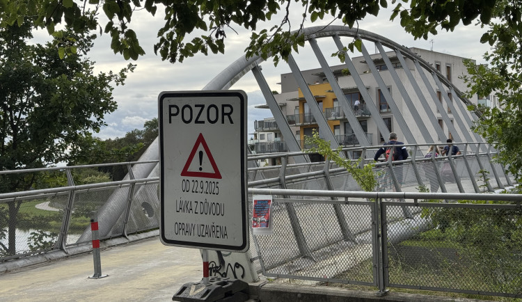 Lávku přes Vltavu čeká kompletní oprava. Na několik týdnů zůstane uzavřená