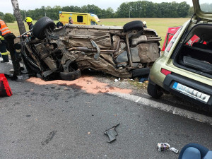 Smrtelná nehoda na Jindřichohradecku, u Lásenice se čelně střetly dva vozy