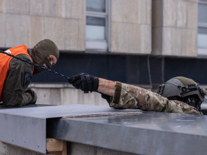 Slaňování, fast rope i první pomoc. Zásahovky zahájily mistrovství v IGY centru