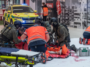Slaňování, fast rope i první pomoc. Zásahovky zahájily mistrovství v IGY centru