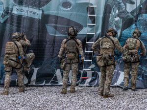 Slaňování, fast rope i první pomoc. Zásahovky zahájily mistrovství v IGY centru