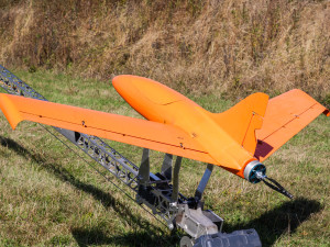 Strakoničtí vojáci při cvičení stříleli na cíl, který letí rychlostí až 300