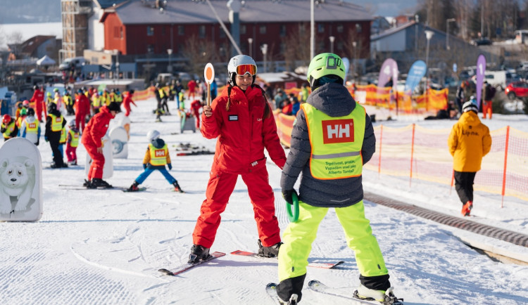 Staň se instruktorem lyžování na Lipně. A vydělej si až 400 Kč na hodinu