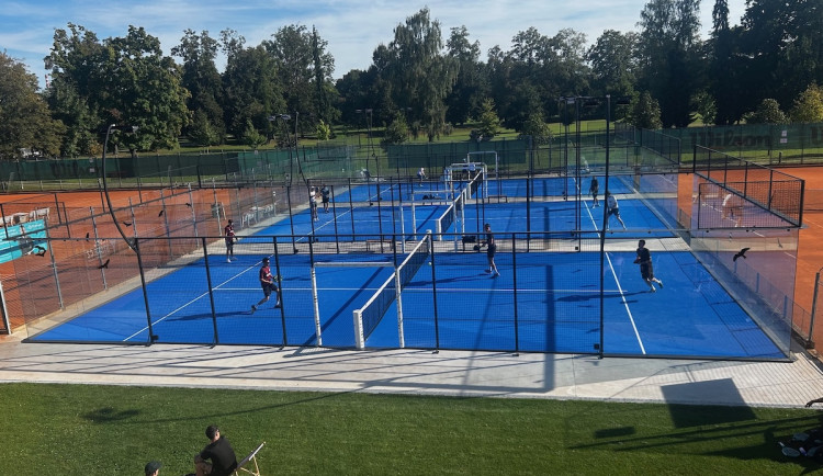 Padel turnaj poprvé na jihu Čech přilákal hráče i skvělou atmosféru