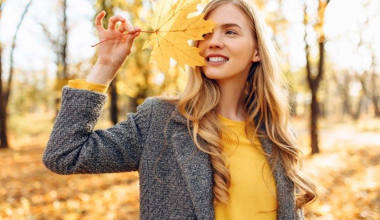 Základní kousky do podzimního šatníku. Co by vám nemělo chybět?