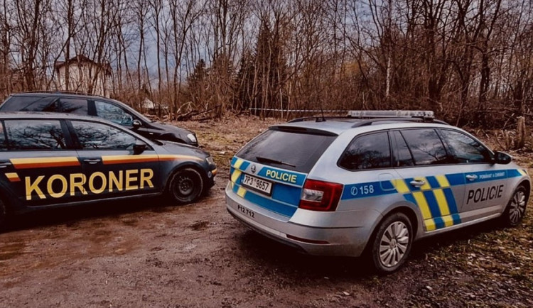Oběti uřízli hlavu a tělo hodili do řeky, policie obvinila ze surové vraždy dva muže