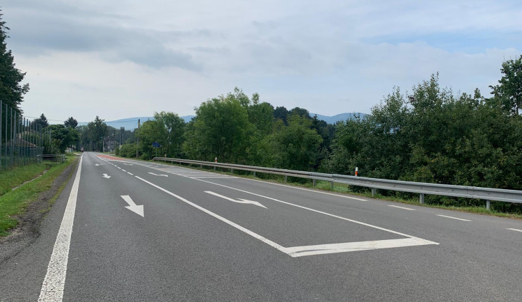 Nový chodník v Krásné Studánce. Povede až k fotbalovému areálu