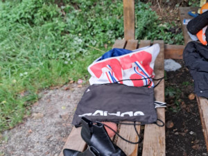 U jezu zůstalo oblečení a další věci. Policie pátrá po jejich majiteli