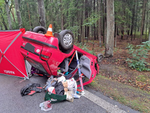 Silnici na Jindřichohradecku uzavřela tragická nehoda. Spolujezdkyně zemřela