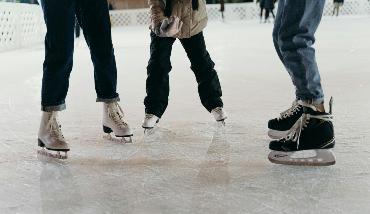 Vánoce ve Frýdku-Místku dostávají jasnou podobu. V parku poprvé otevřou kluziště