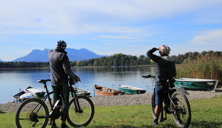 Senioři na kole nacházejí radost z pohybu, ale i zvýšené riziko
