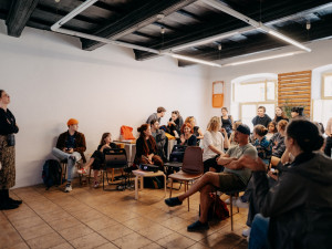 Young Creators dodávají Budějovicím energii a mladým lidem zároveň ukazují, že i po studiích mimo město se mají kam vracet. Autor: Pavel Balek.