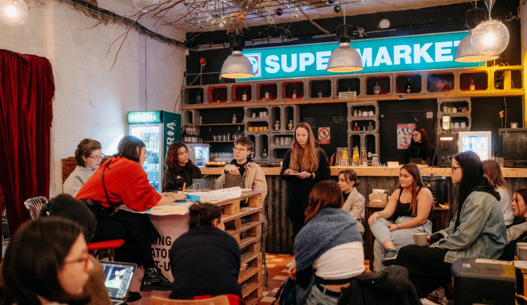 Projekt Young Creators dává mladým šanci tvořit, inspirovat a zapojit se do života města. Autor: Pavel Balek.