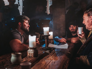 Herec John Rhys-Davies, představitel trpaslíka Gimliho, natáčel v Písku