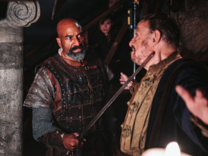 Herec John Rhys-Davies, představitel trpaslíka Gimliho, natáčel v Písku