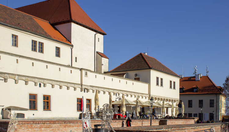 Déšť už by akce na Špilberku nekazil. Ve hře je zastřešení nádvoří