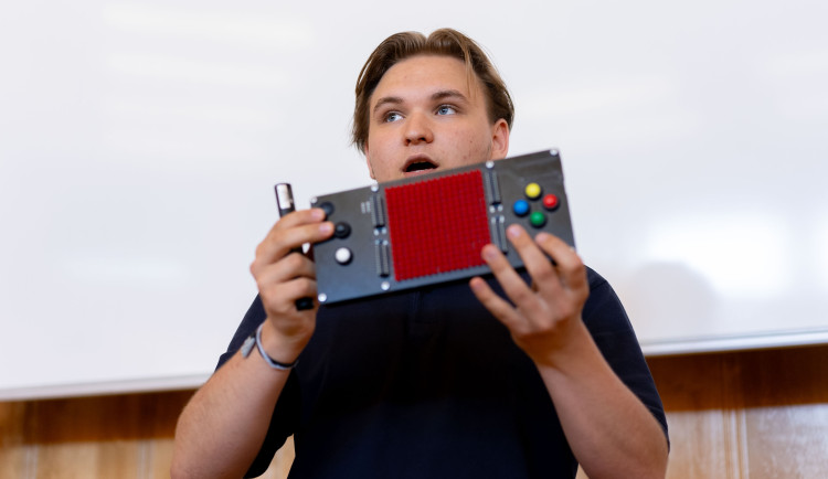 Ročníkové práce na SPŠ SE propojují odbornou teorii s praxí