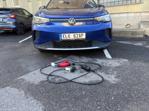 Izoplast České Budějovice využívá díky dotacím EU elektromobil