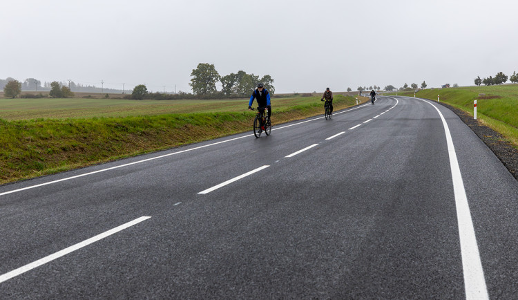 Nová silnice propojující severní Rokycansko s dálnicí D5 je hotová o půl roku dříve