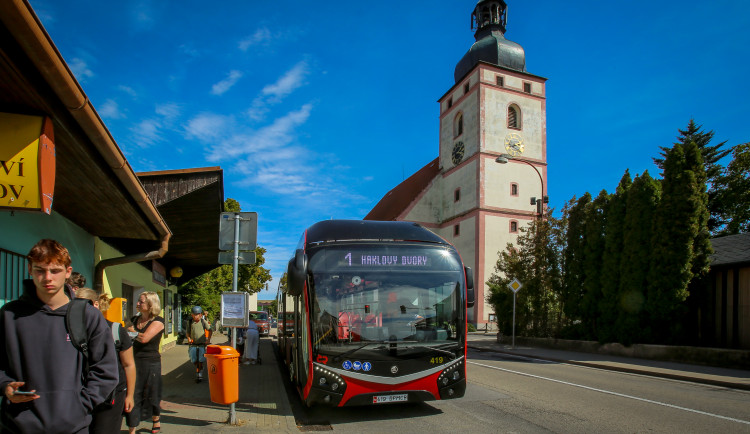 Jolanda, Zaklínač i Pikador. Budějčáci navrhli jména pro nové trolejbusy