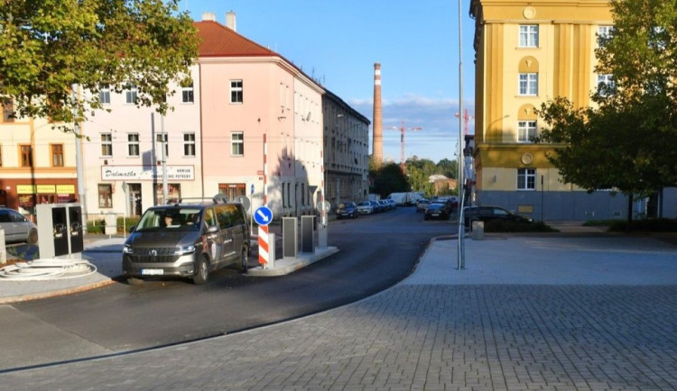 To bude hodně bolet. Novou zónu placeného parkování zavádí Plzeň u zimního stadionu