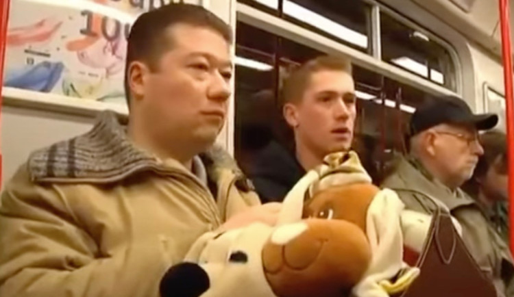 Sterzik a jurty, Okamura s plyšáky. Kteří politici se objevili v pořadu Den D?