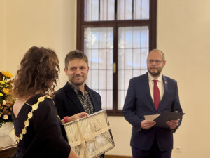 Jiří Mádl převzal cenu města, v proslovu zavzpomínal na své dětství v Budějovicích