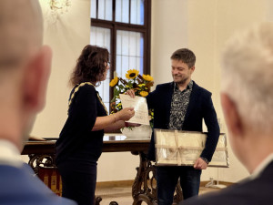 Jiří Mádl převzal cenu města, v proslovu zavzpomínal na své dětství v Budějovicích