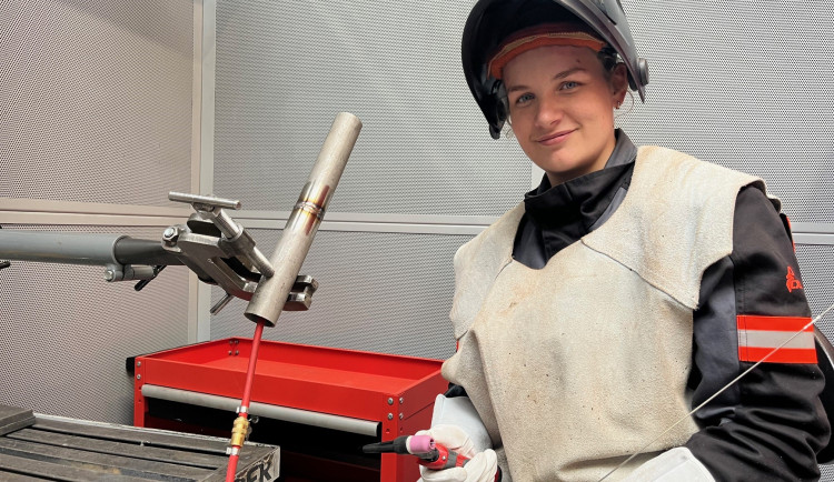 Temelín má první ženu, která má oprávnění svářet v jaderné elektrárně