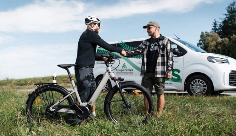 SOS svoz cyklistů na Lipně: 38 výjezdů pomohlo cyklistům i rodinám