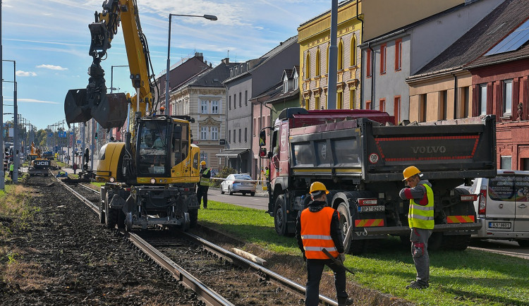 Zácpy nekončí. Nově v Plzni komplikuje provoz oprava tramvajové trati na Skvrňany