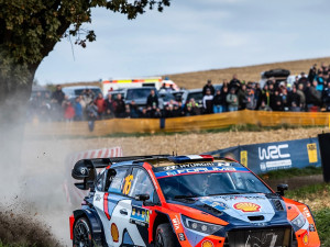 FOTO: Ogier zahájil Středoevropskou rallye nejlépe, Rovanperä těsně za ním