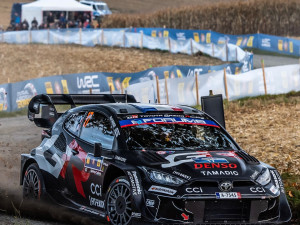 FOTO: Ogier zahájil Středoevropskou rallye nejlépe, Rovanperä těsně za ním