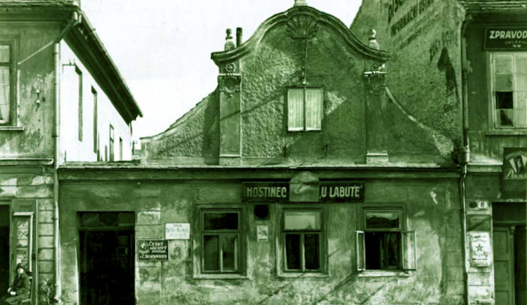 DRBNA HISTORIČKA: Hostinec U Labutě byl oblíbený mezi šoféry, nakonec zmizel kvůli šílenému plánu na autostrádu