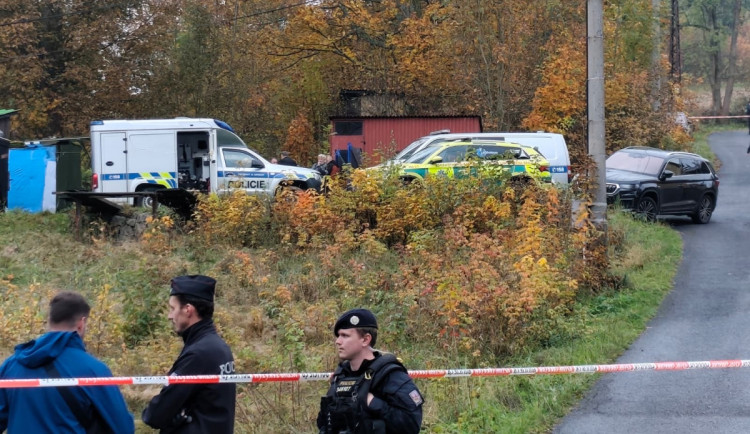 Z dvojnásobné vraždy ve Smržovce je podezřelý 81letý senior, zbraň držel nelegálně