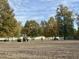 Sokolák se proměnil v oraniště, na jaře se opět zazelená