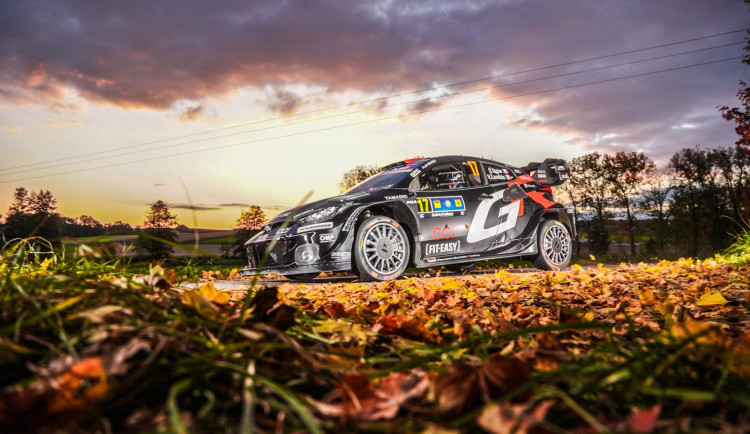 Úvod Středoevropské rallye ovládl Francouz Ogier, rozjetého Mareše zpomalil defekt.