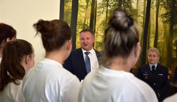 FOTO: Šestice vězeňkyň ve Světlé zahájila kurz na kuchařku. Ukončí ho v prosinci