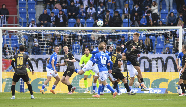 Fotbalistům Ostravy nevyšla premiéra pod Galáskem, Hradci doma podlehli 0:1