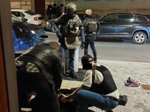 Kriminalisté zadrželi muže podezřelého z přepadení benzinové stanice v Písku