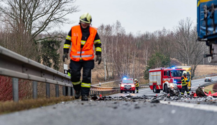 Dvě nehody blokovaly šest hodin provoz na dálnici D10