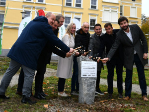 Přestavba bývalé vojenské nemocnice začala. Kraj investuje téměř dvě miliardy