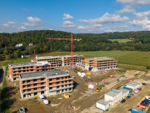 Senior Resort na Hluboké roste před očima. Vzorový byt bude hotový v prosinci