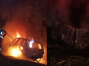 Auto začalo po nárazu hořet. Zranění mladíci se z něj dostali ven včas