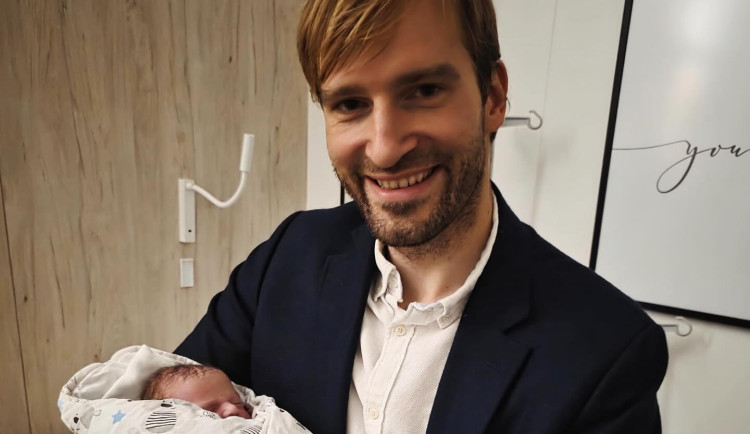 Adam Vojtěch je dvojnásobným otcem. Narodila se mu dcera