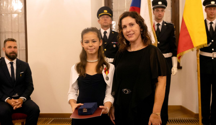 Primátorka udělila medaile Za zásluhy a Za statečnost