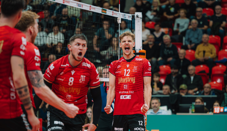 Jihostroj zválcoval favorizované Karlovarsko 3:0